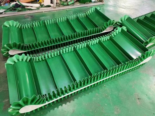 Hochfestes Grün-materielles industrielles Kettenseitenwand-PVC-Förderband des Stärke-langlebigen Gutes